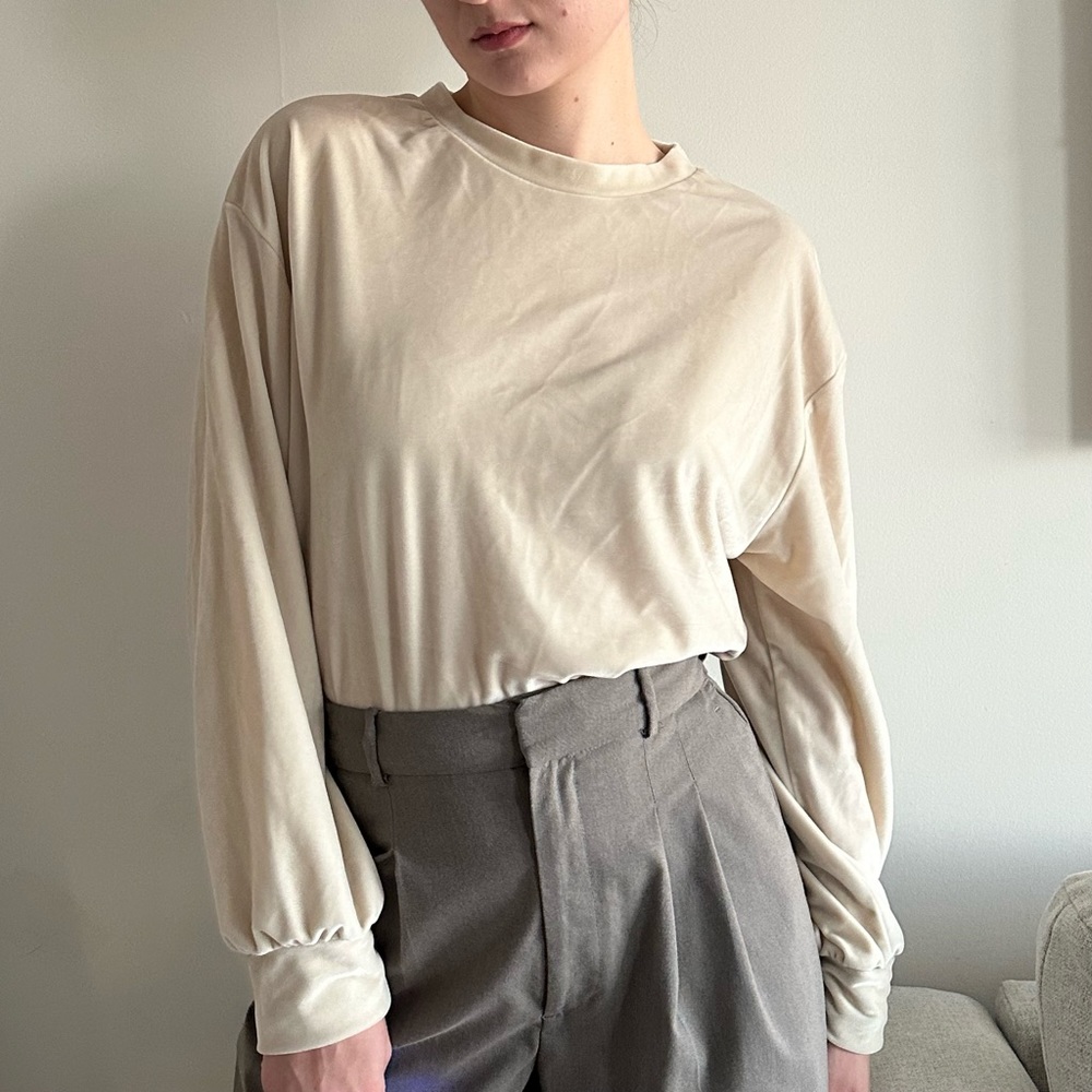 ZARA CREAM VELVET SWEATSHIRT
